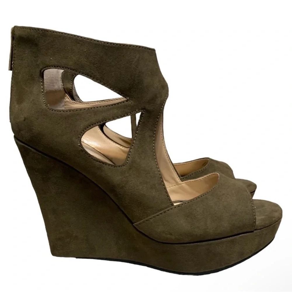 GUESS wedges olive green faux suede peep toe cutout shoes size 8.5